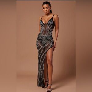 NEW Fashion Nova Night To Remember Embellished Gown in Black. Size L.
